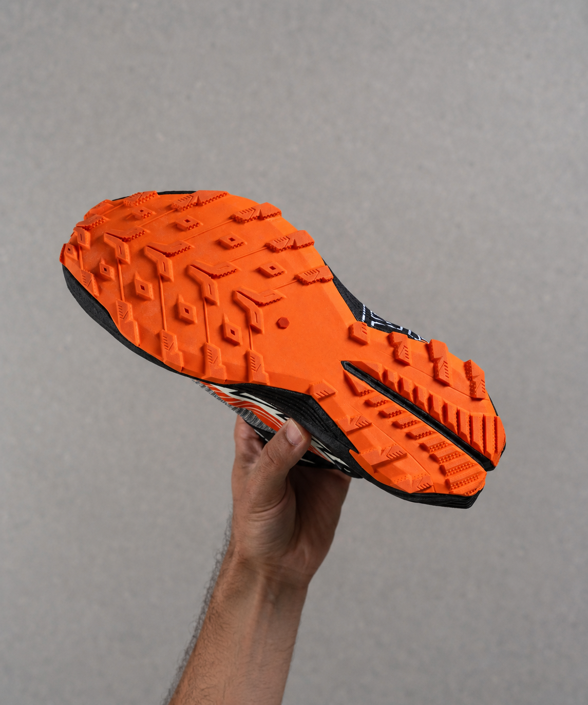 Sports shoe sole